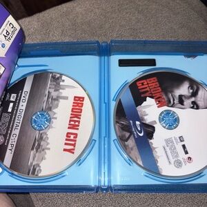 Broken City Blu-ray Disc - Blue Case